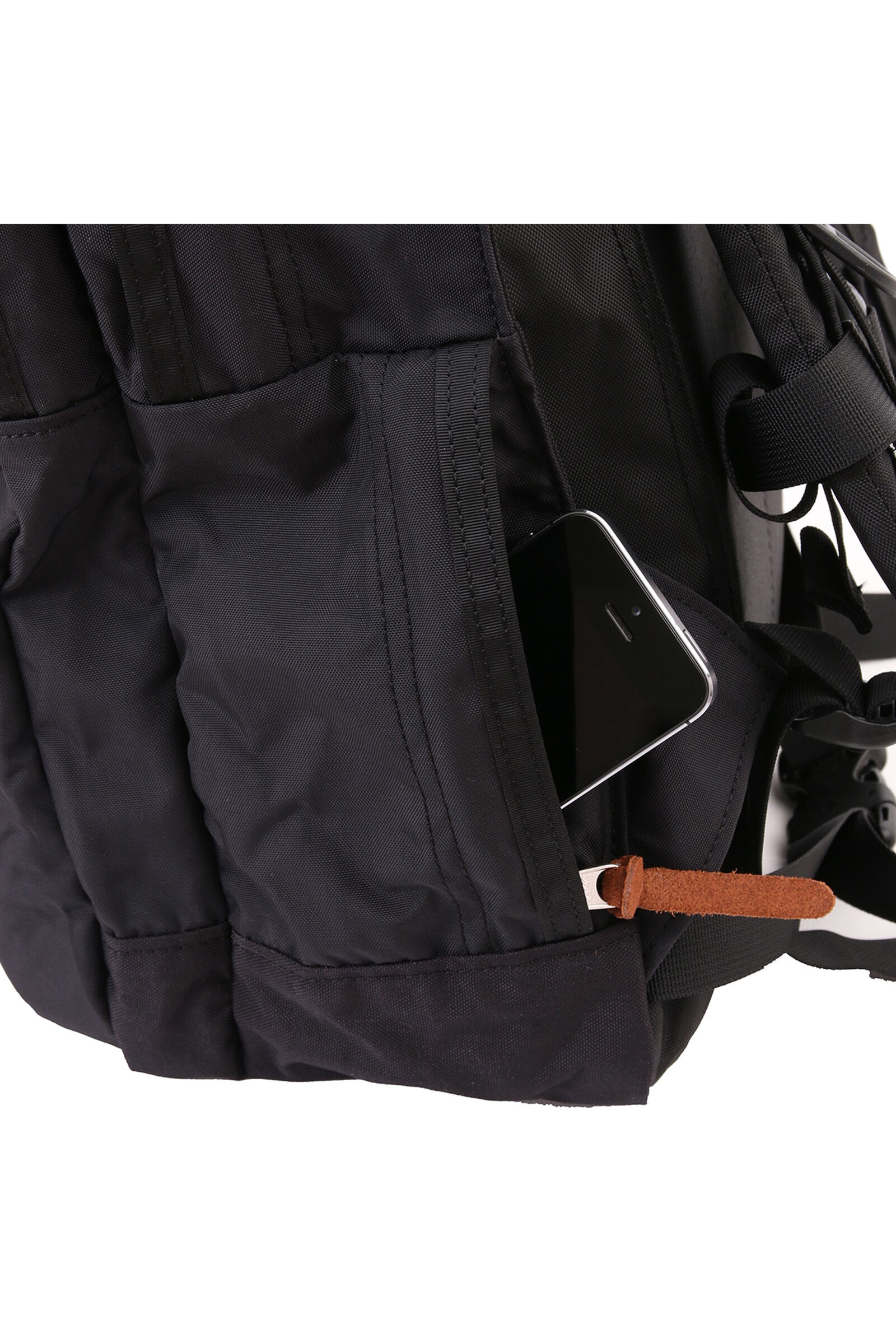 グレゴリー　エブリデイ ビジネスもシックにハマるミニマル黒デイパもいいじゃん！｜雑誌