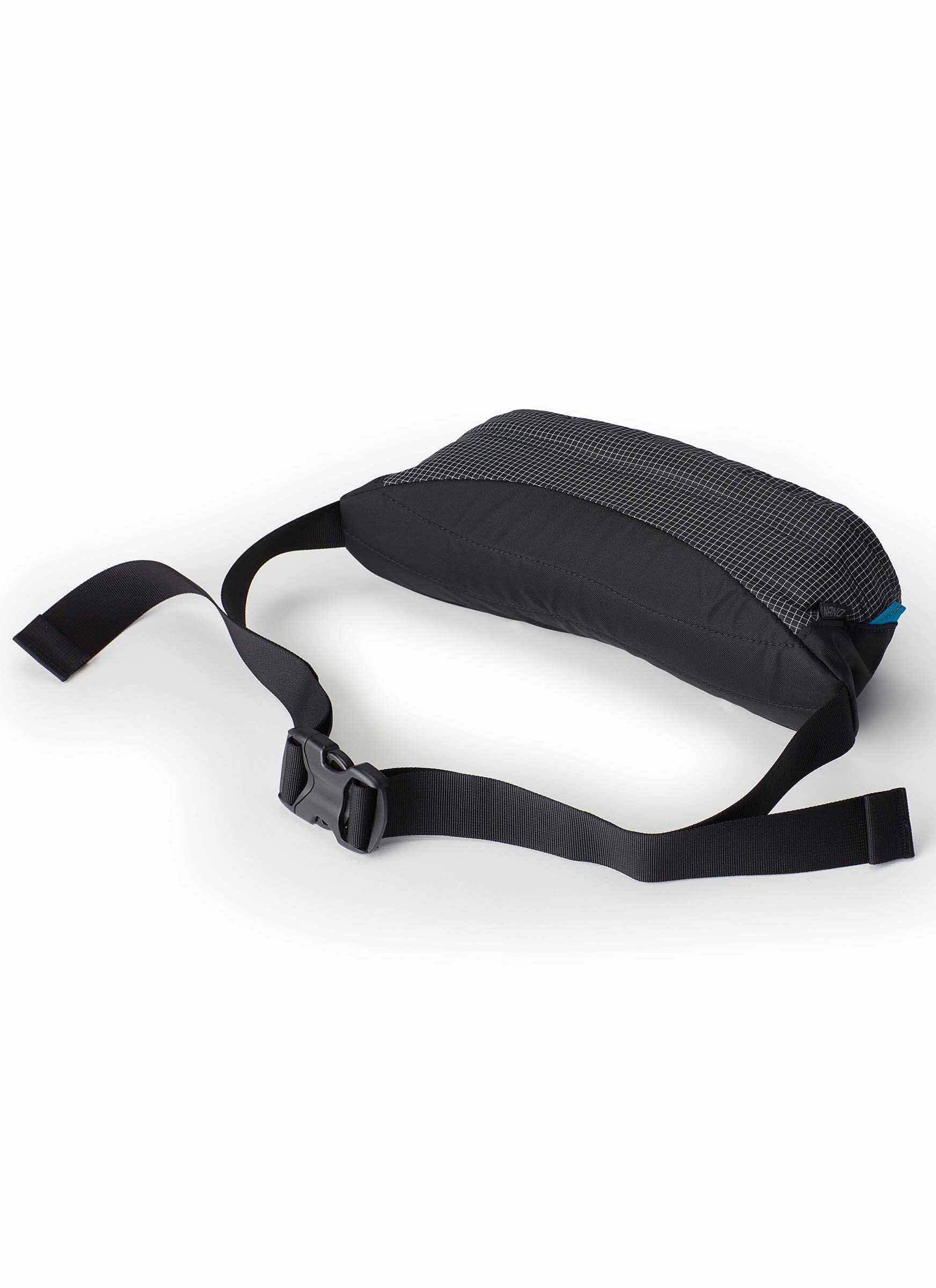 ESSENTIAL HIKING ナノウエストパックミニ