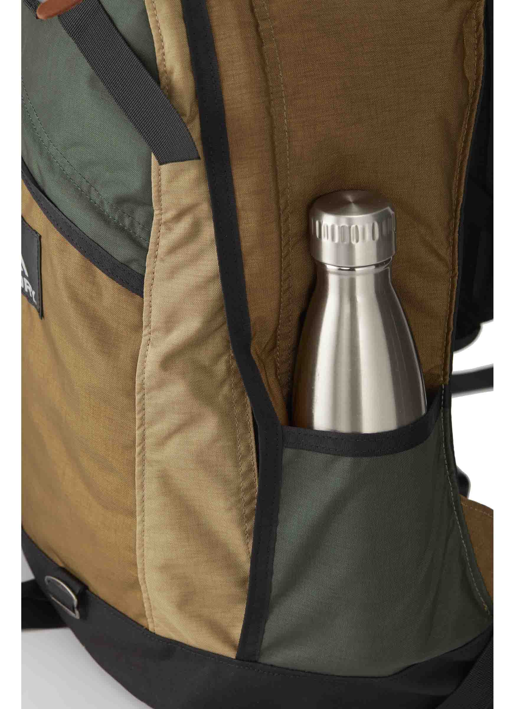 デイパック ダブルサイドポケット ログキャビンカーキ | グレゴリー