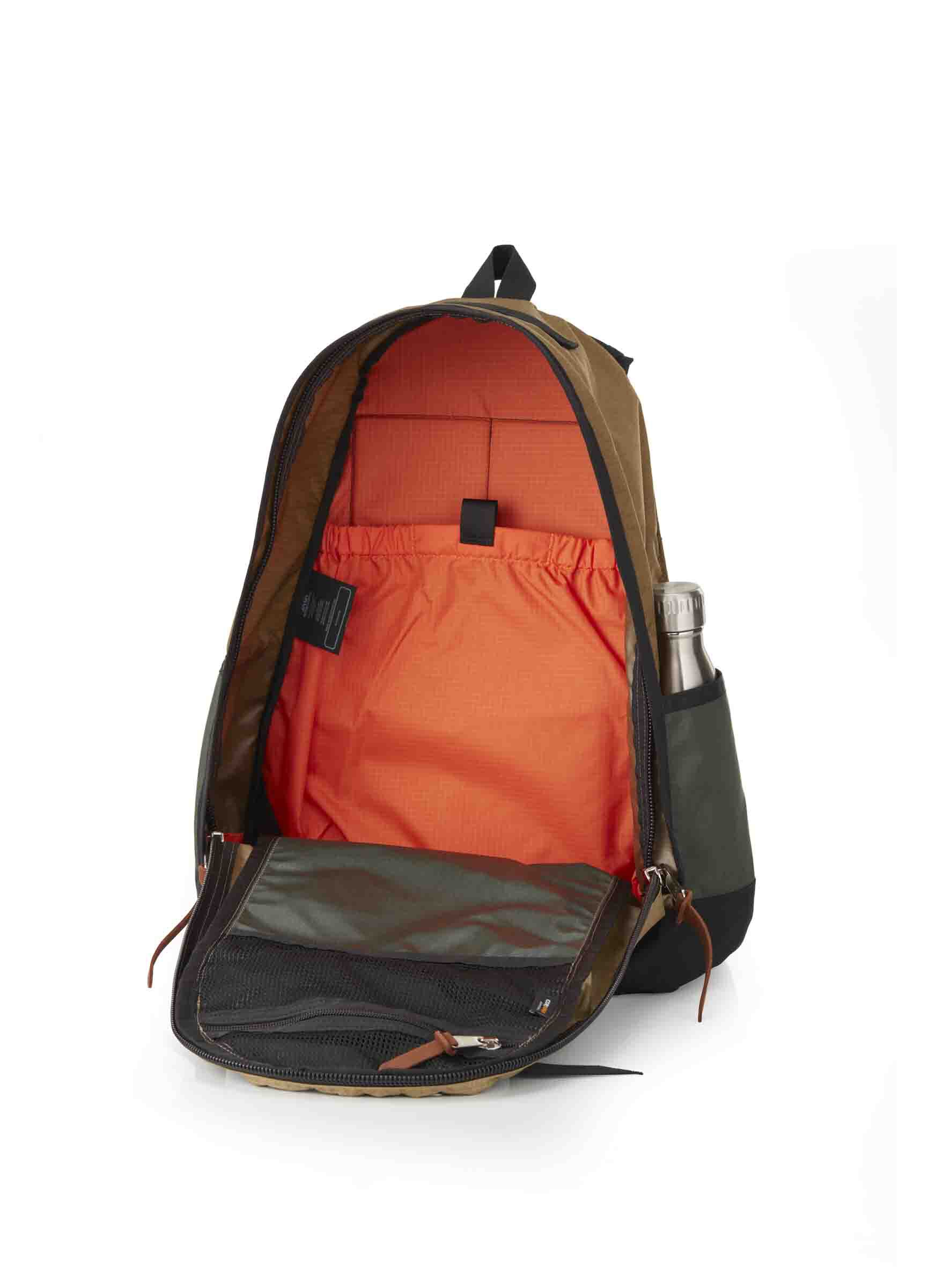 nyariページ デイパック ダブルサイドポケット ログキャビンカーキ | グレゴリー