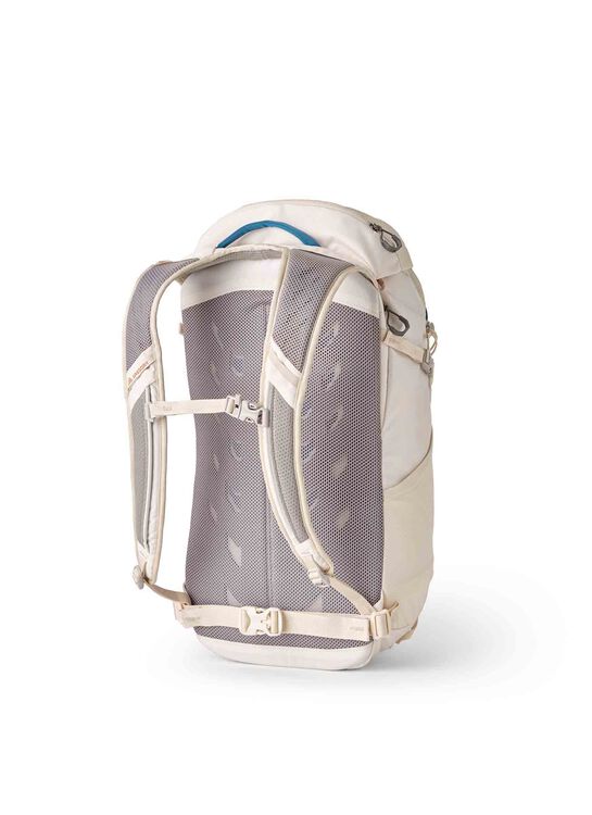 ESSENTIAL HIKINGナノ28