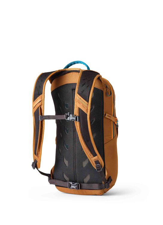 ESSENTIAL HIKINGナノ18