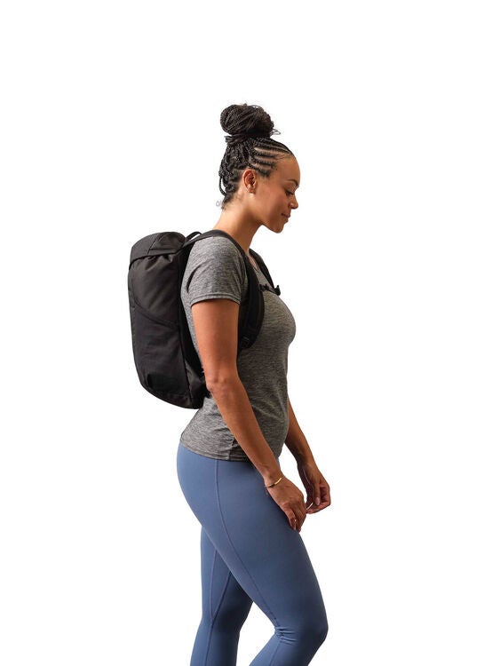 ESSENTIAL HIKINGナノ16