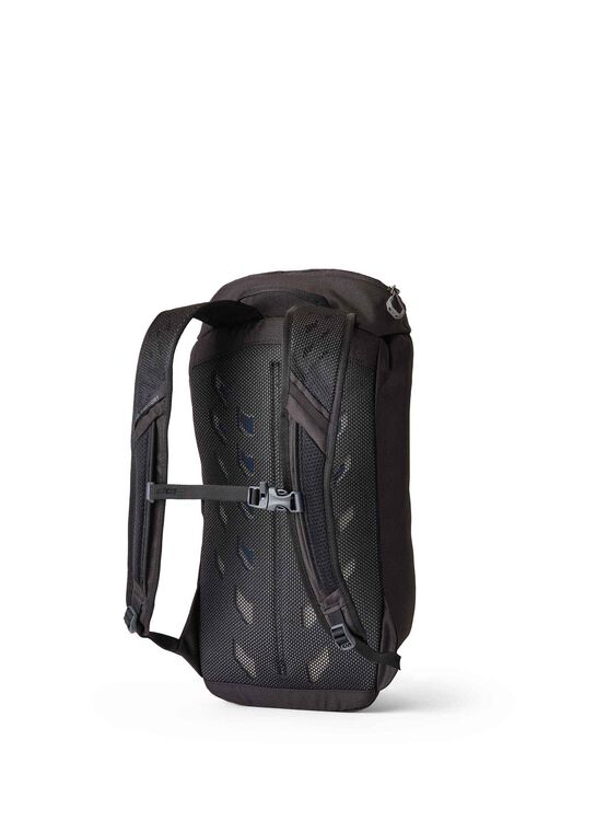 ESSENTIAL HIKINGナノ16