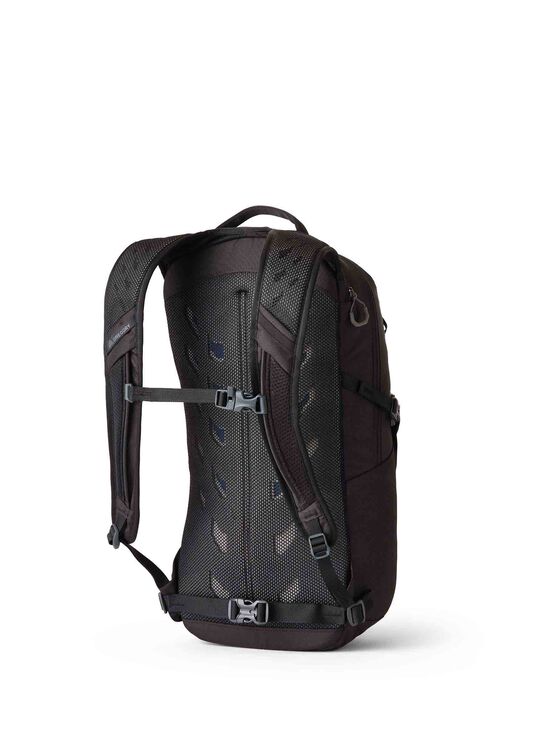 ESSENTIAL HIKINGナノ18