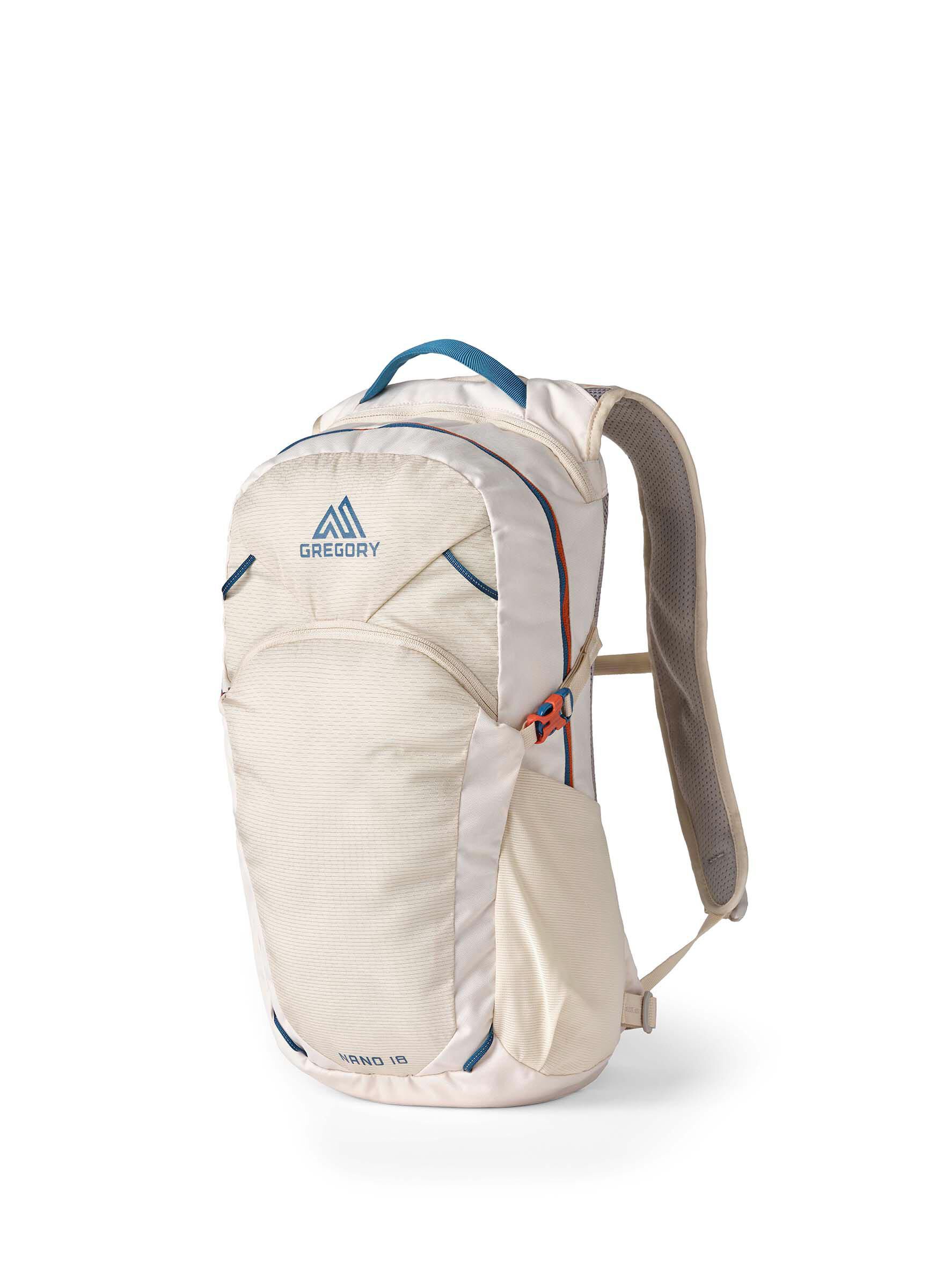 ESSENTIAL HIKINGナノ18