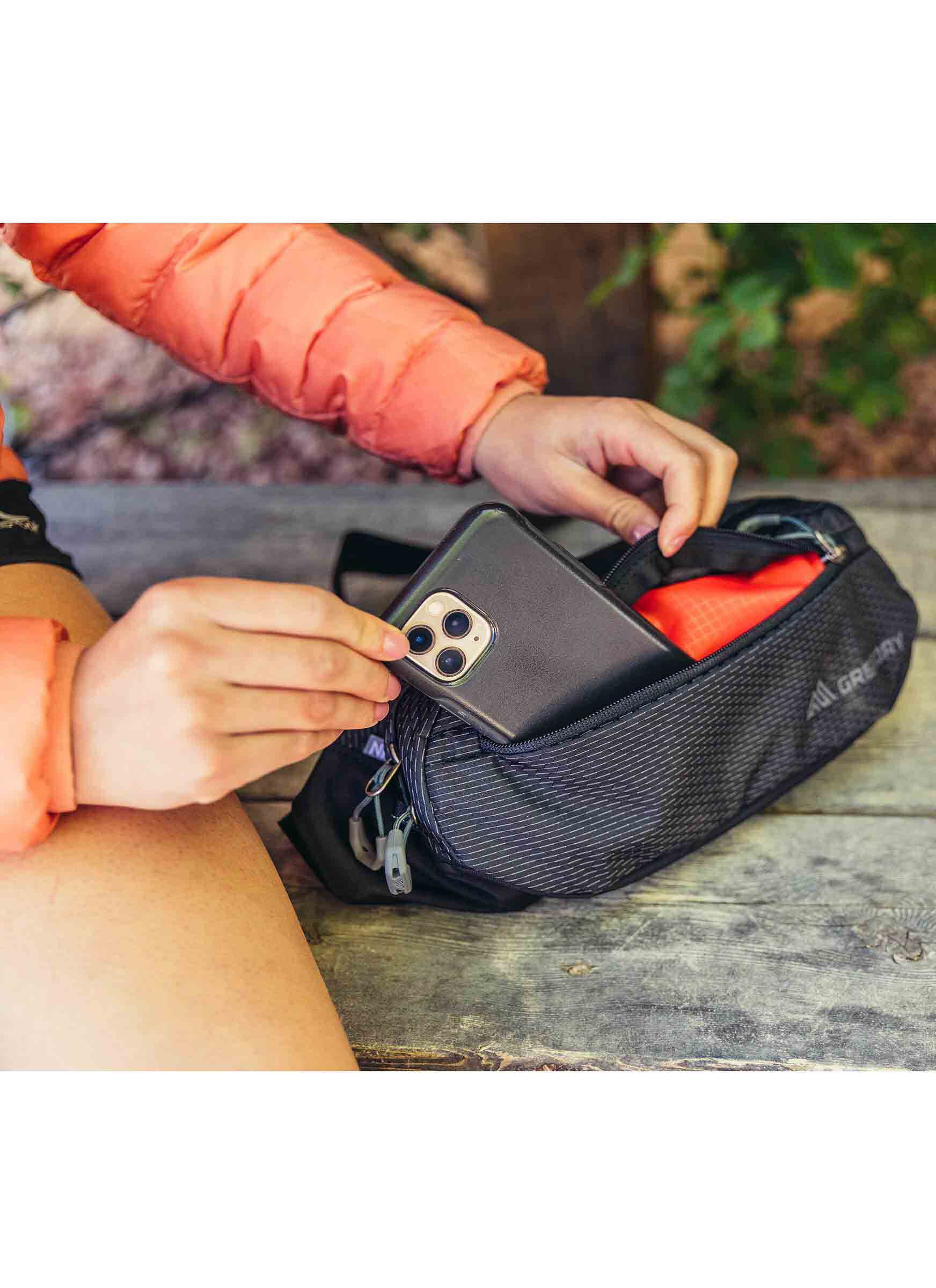 ESSENTIAL HIKING ナノウエストパックミニ