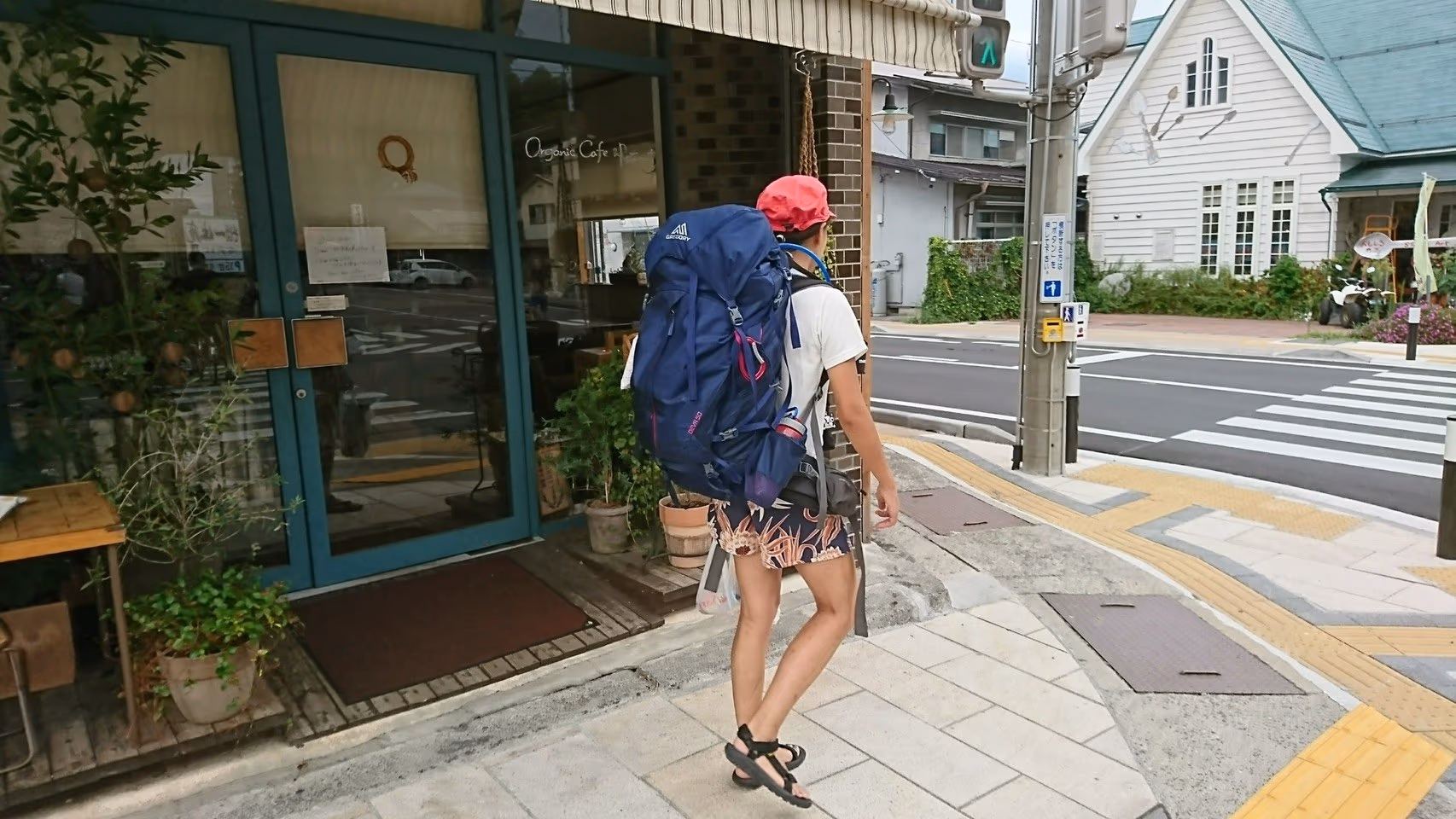 ディバ50を背負う伊東勇樹さんの妻