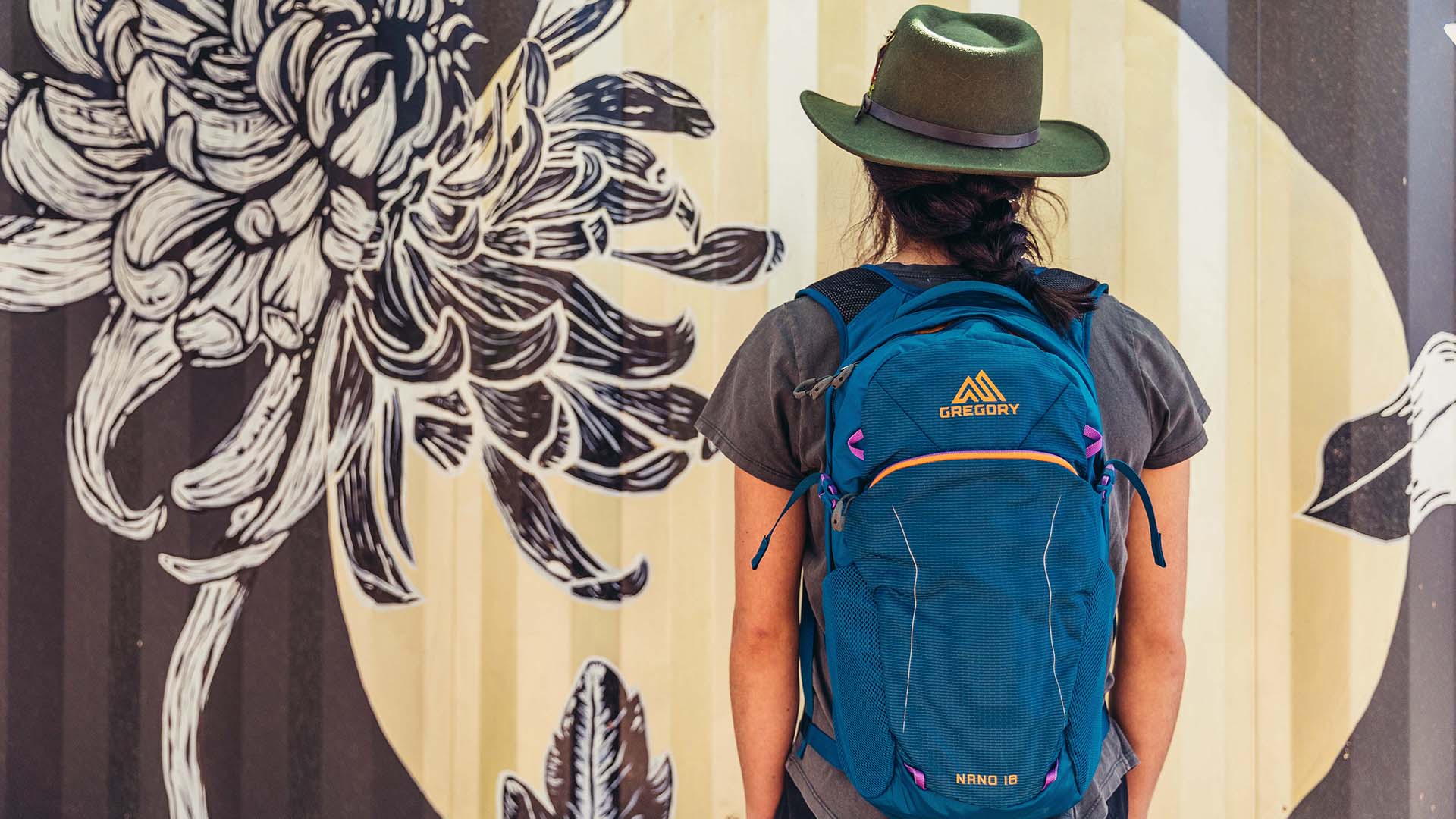 ESSENTIAL HIKING ナノウエストパックミニ